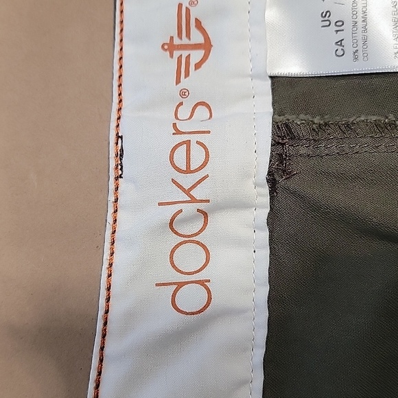 Dockers Size 10 Dark Olive Green Bermuda Length Chino Shorts, Gently Used - Picture 10 of 11